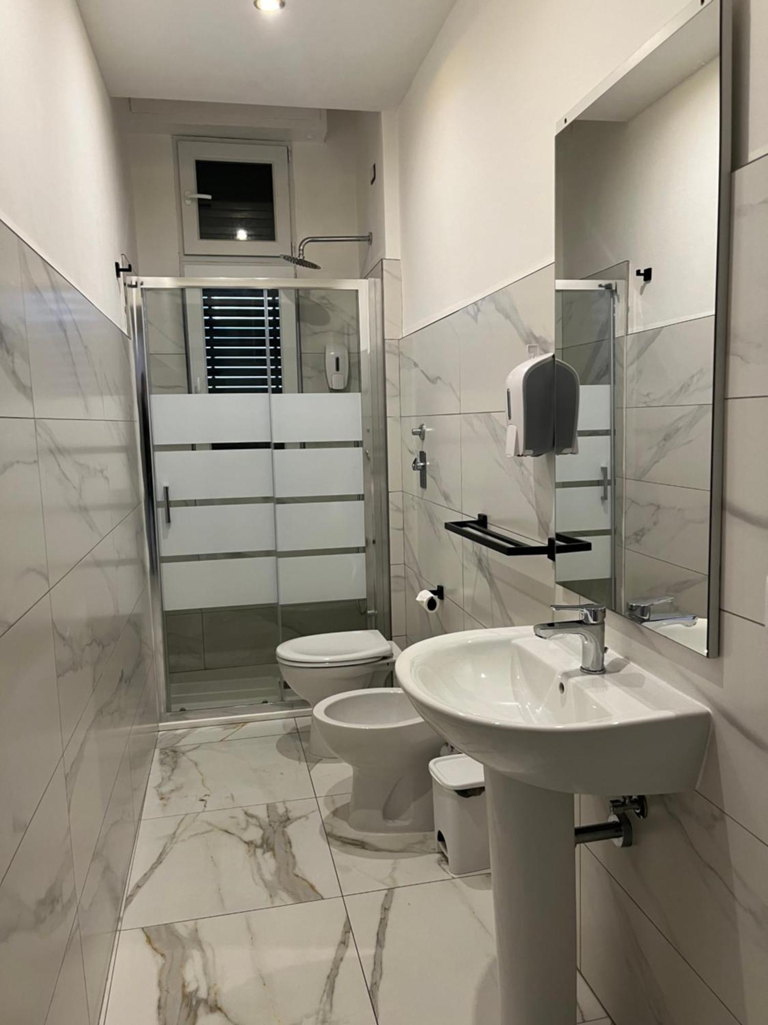 Jcube Apartments Bocconi Milano Zewnętrze zdjęcie